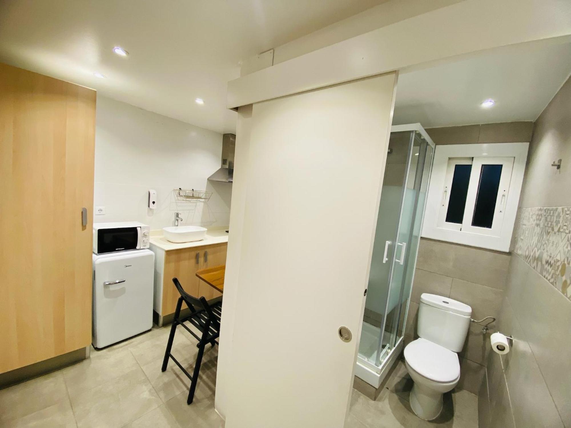 Apartamentos Con Bano Privado Frente Al Metro L5 Barcelona-Hospitalet โอสปิตาเล็ต เดอ โยเบรกัต ภายนอก รูปภาพ