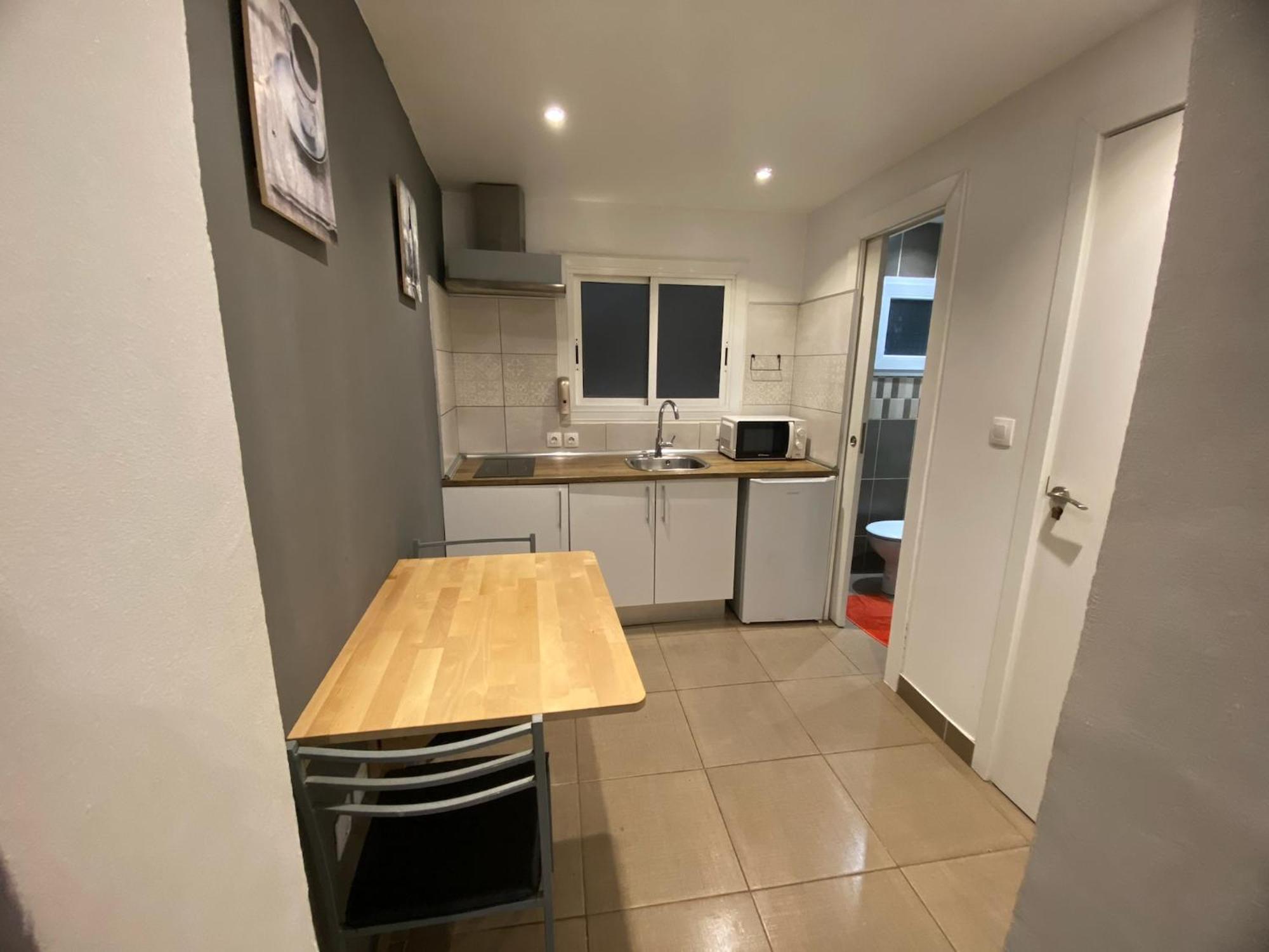 Apartamentos Con Bano Privado Frente Al Metro L5 Barcelona-Hospitalet โอสปิตาเล็ต เดอ โยเบรกัต ภายนอก รูปภาพ