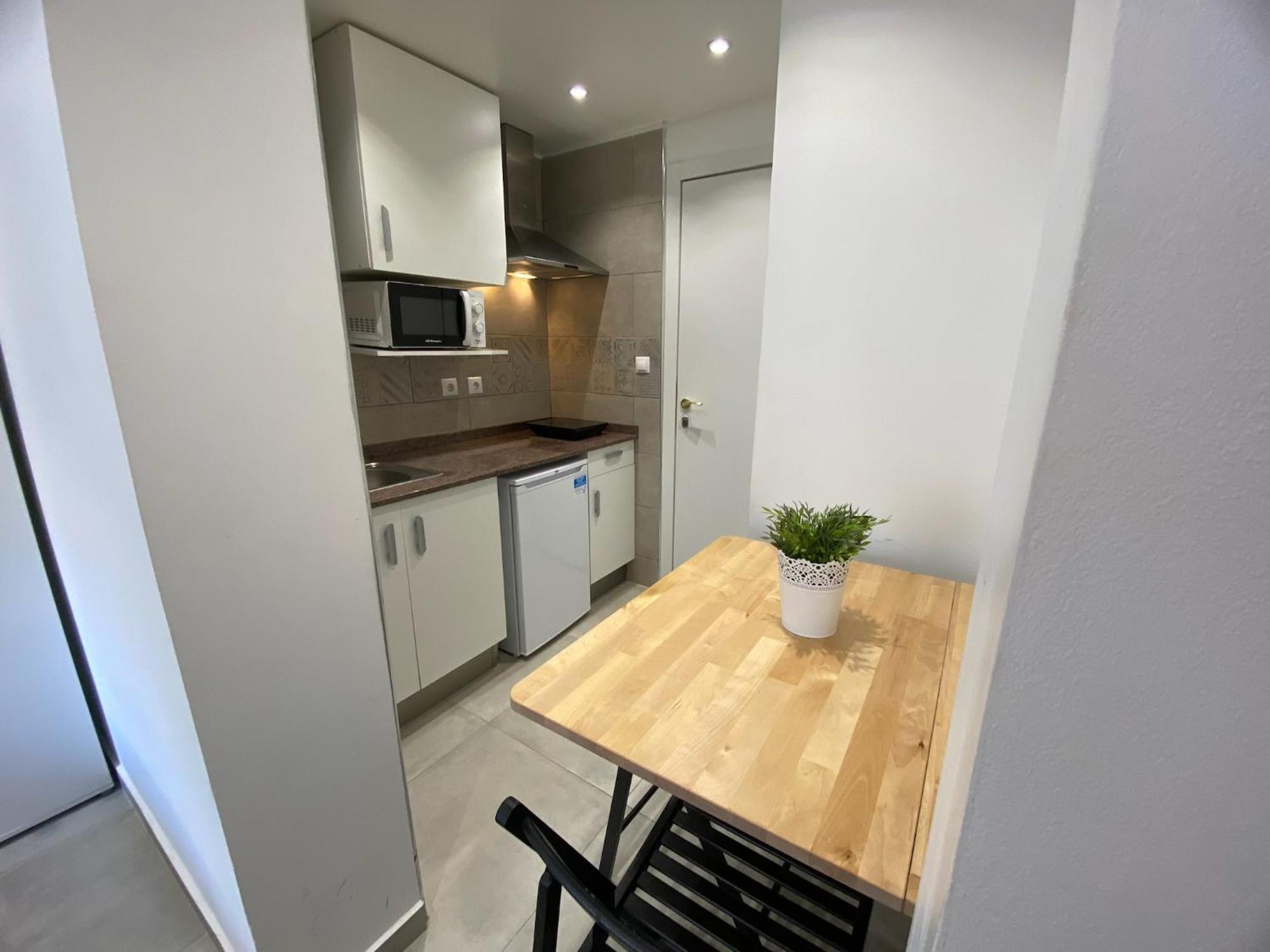 Apartamentos Con Bano Privado Frente Al Metro L5 Barcelona-Hospitalet โอสปิตาเล็ต เดอ โยเบรกัต ภายนอก รูปภาพ