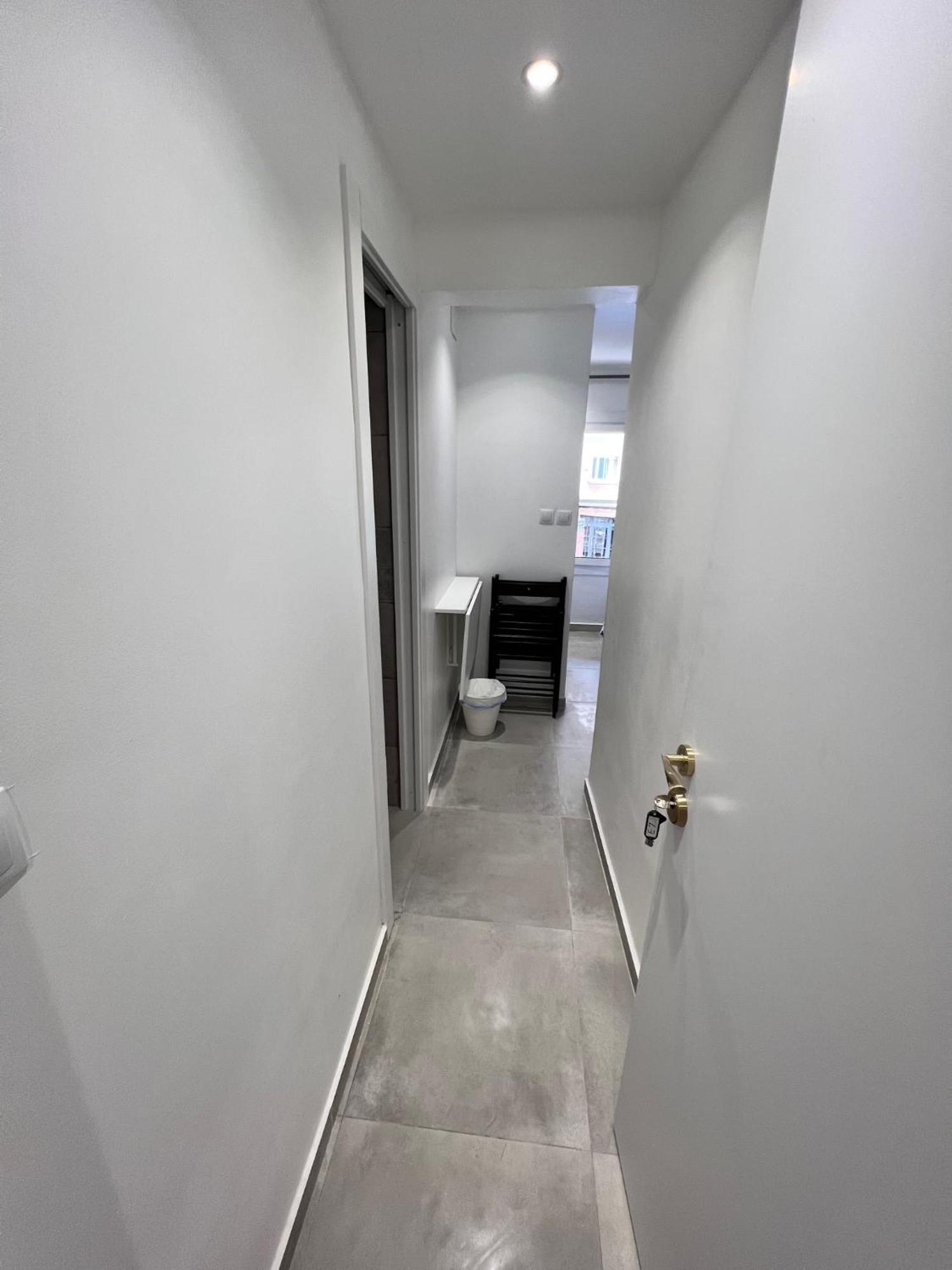 Apartamentos Con Bano Privado Frente Al Metro L5 Barcelona-Hospitalet โอสปิตาเล็ต เดอ โยเบรกัต ภายนอก รูปภาพ
