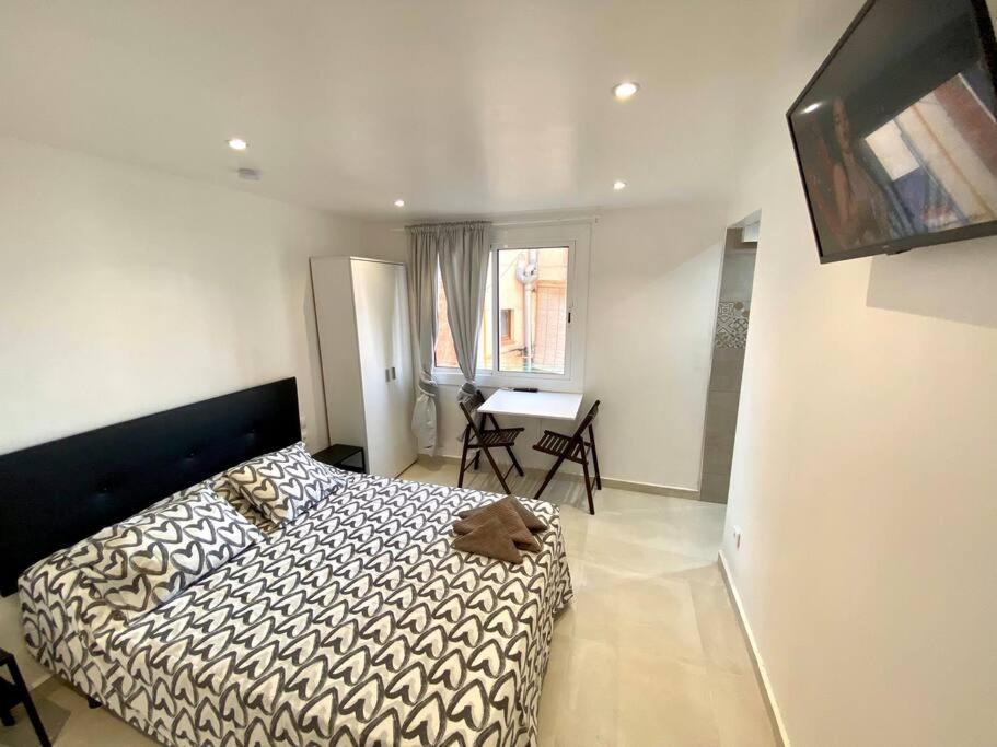 Apartamentos Con Bano Privado Frente Al Metro L5 Barcelona-Hospitalet โอสปิตาเล็ต เดอ โยเบรกัต ภายนอก รูปภาพ