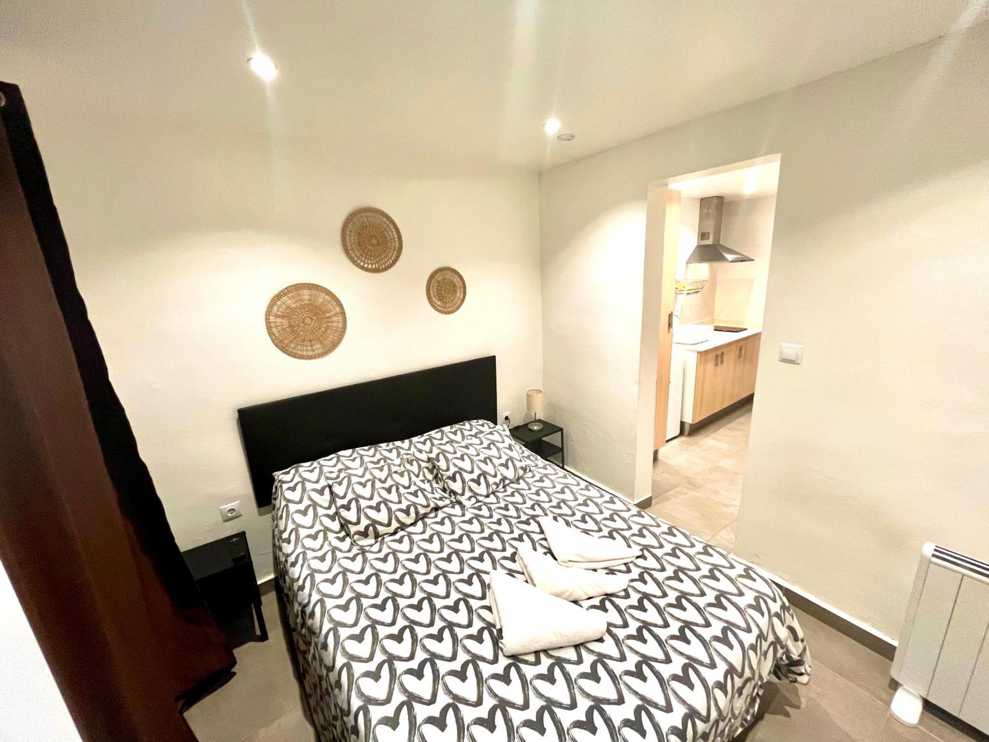 Apartamentos Con Bano Privado Frente Al Metro L5 Barcelona-Hospitalet โอสปิตาเล็ต เดอ โยเบรกัต ภายนอก รูปภาพ