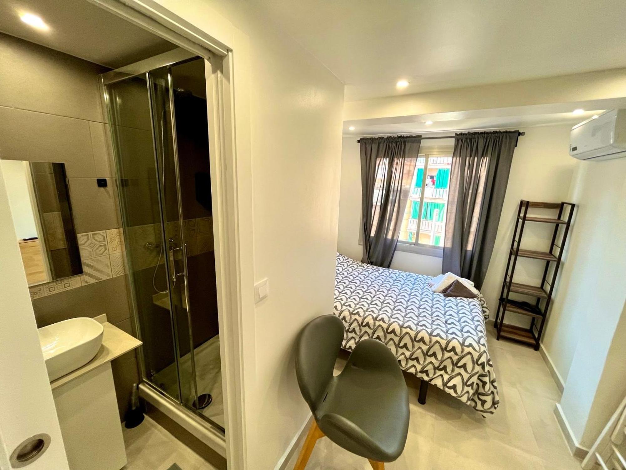 Apartamentos Con Bano Privado Frente Al Metro L5 Barcelona-Hospitalet โอสปิตาเล็ต เดอ โยเบรกัต ภายนอก รูปภาพ