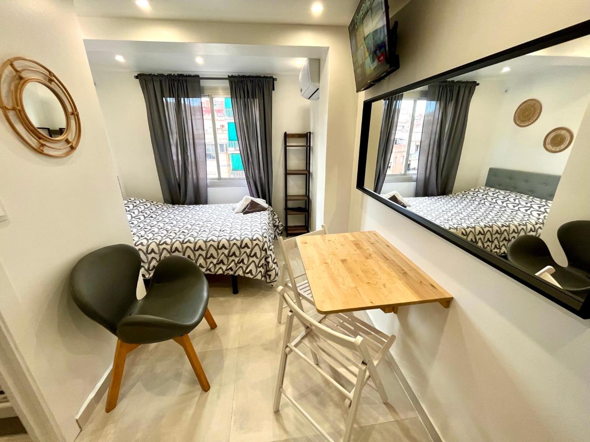 Apartamentos Con Bano Privado Frente Al Metro L5 Barcelona-Hospitalet โอสปิตาเล็ต เดอ โยเบรกัต ภายนอก รูปภาพ