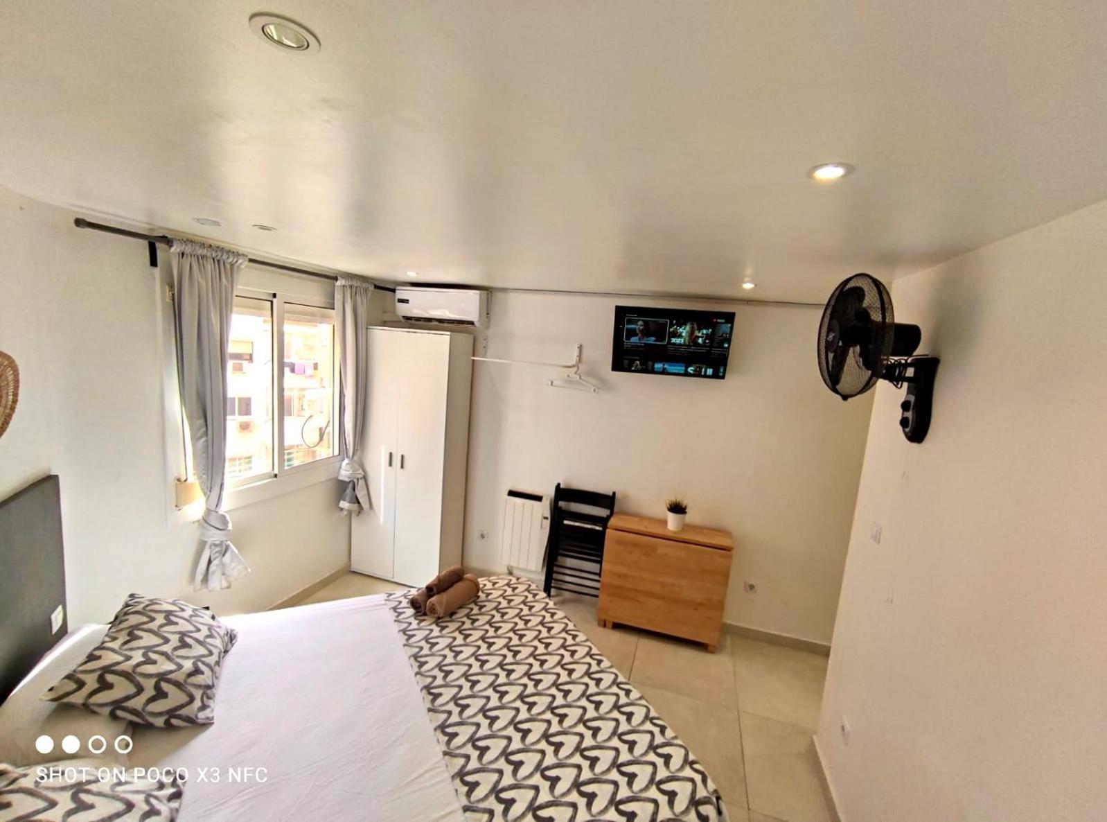 Apartamentos Con Bano Privado Frente Al Metro L5 Barcelona-Hospitalet โอสปิตาเล็ต เดอ โยเบรกัต ภายนอก รูปภาพ