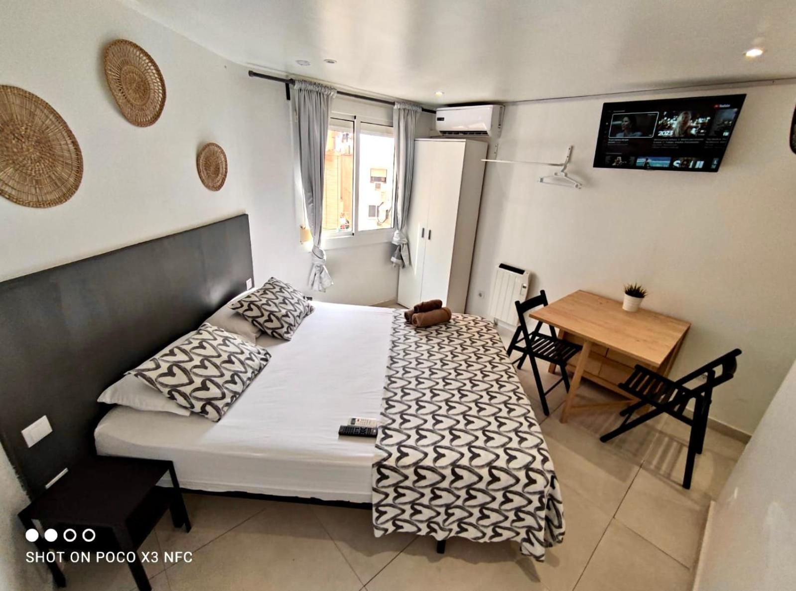 Apartamentos Con Bano Privado Frente Al Metro L5 Barcelona-Hospitalet โอสปิตาเล็ต เดอ โยเบรกัต ภายนอก รูปภาพ