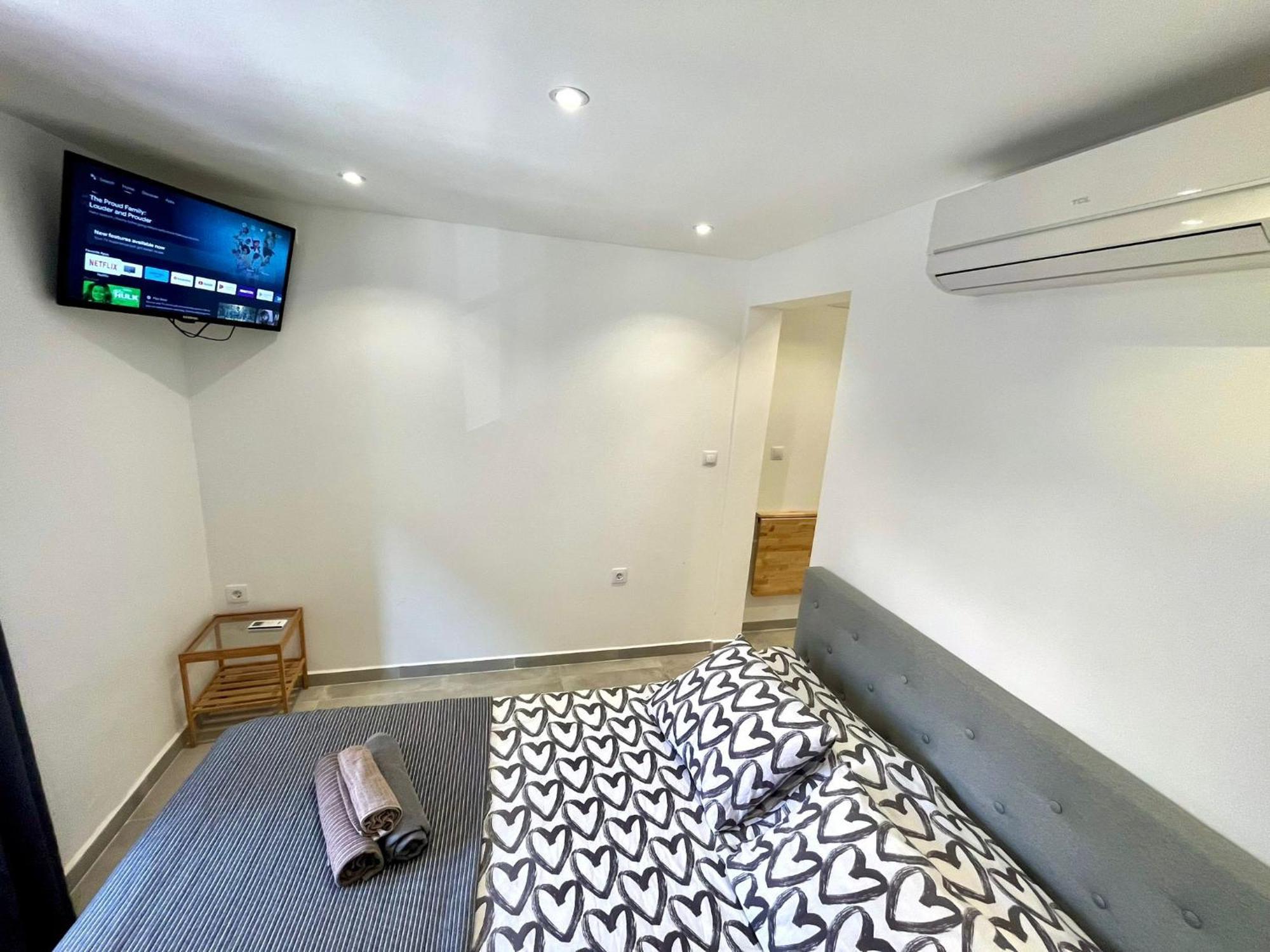 Apartamentos Con Bano Privado Frente Al Metro L5 Barcelona-Hospitalet โอสปิตาเล็ต เดอ โยเบรกัต ภายนอก รูปภาพ