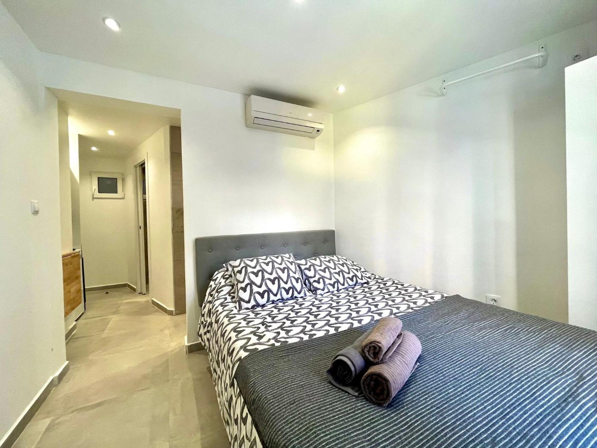 Apartamentos Con Bano Privado Frente Al Metro L5 Barcelona-Hospitalet โอสปิตาเล็ต เดอ โยเบรกัต ภายนอก รูปภาพ