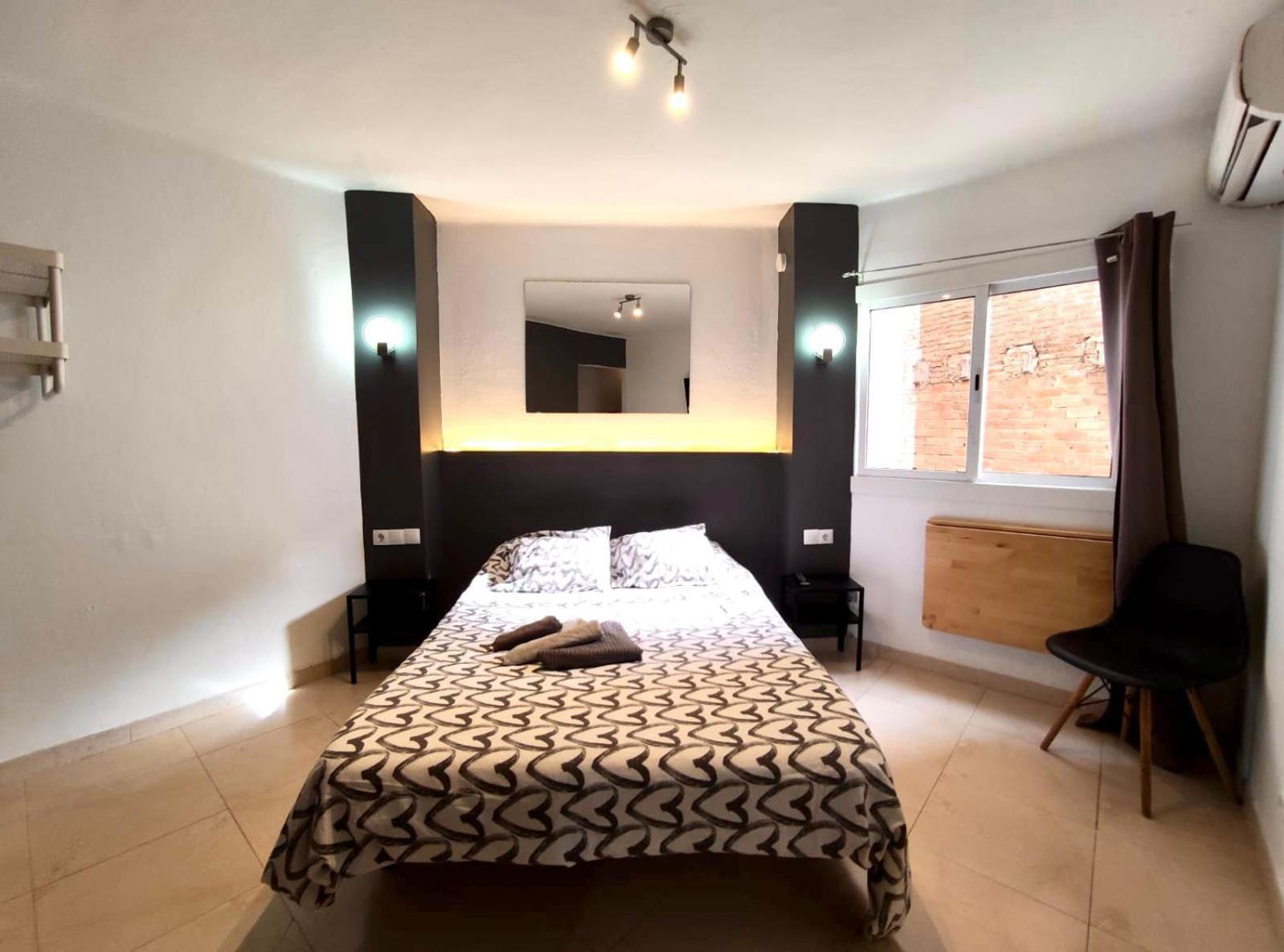 Apartamentos Con Bano Privado Frente Al Metro L5 Barcelona-Hospitalet โอสปิตาเล็ต เดอ โยเบรกัต ภายนอก รูปภาพ
